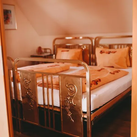 Kultur Weingut Kaestenburg Ratsch an der Weinstraße